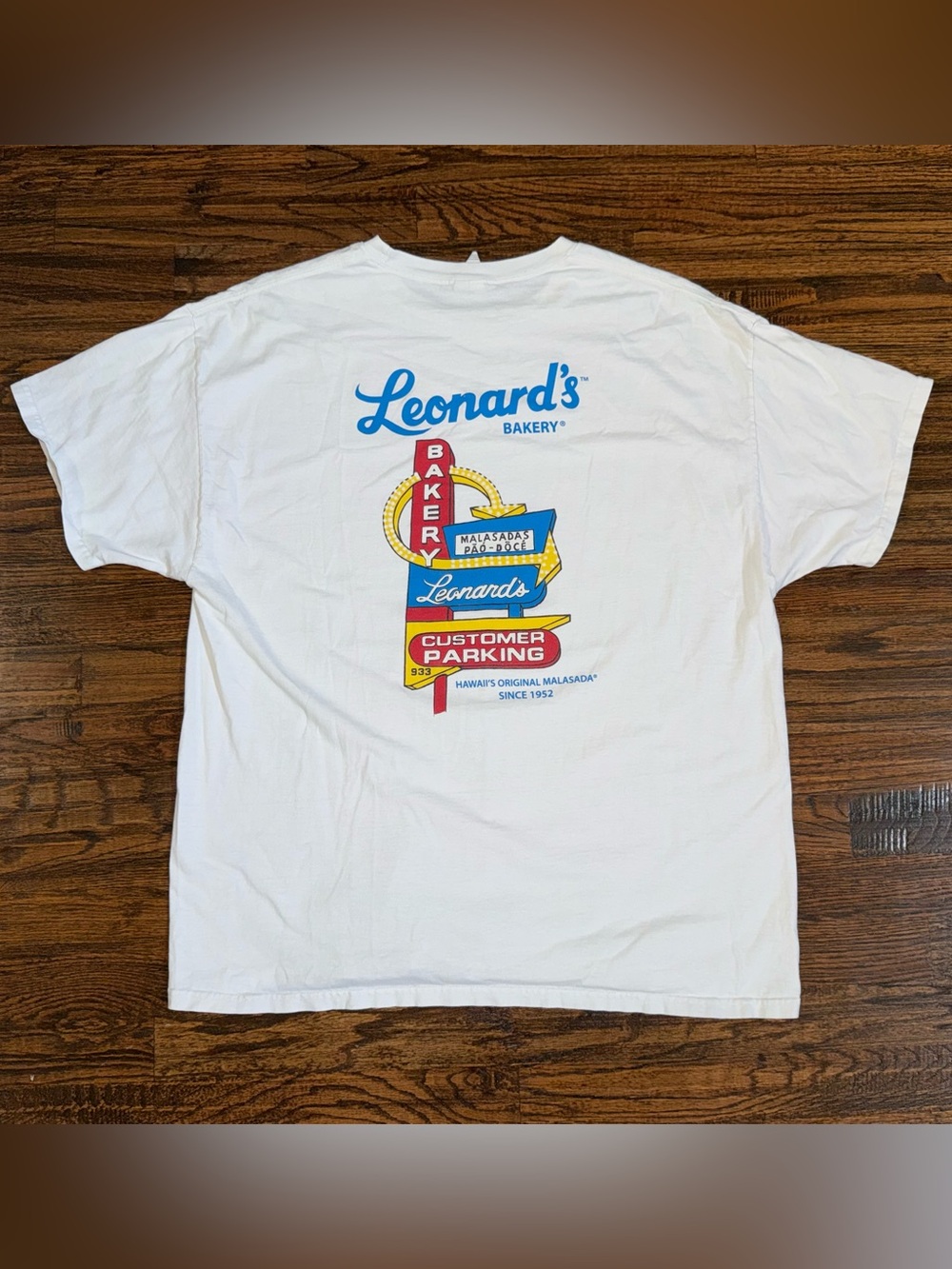 Vintage 90s HAWAII Leonard’s Bakery Malasada’s Honolulu Graphic T-Shirt Size XL